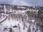 Access Whitefish Mountain Resort from the private Elk Highlands chair lift, located just north of the luxury home.